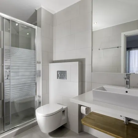 Villa Serene With Swimming Pool In *