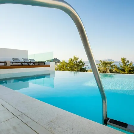 Serene With Swimming Pool In Villa *