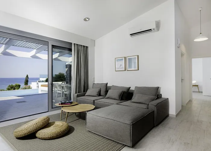 Serene With Swimming Pool In * Линдос