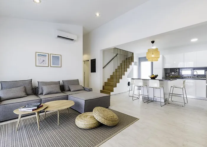 Villa Serene With Swimming Pool In *