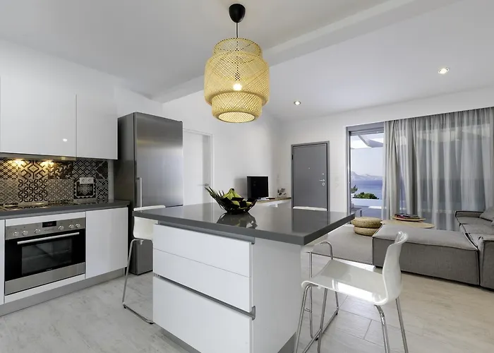 Villa Serene With Swimming Pool In *