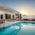 ヴィラ Serene With Swimming Pool In リンドス